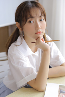 无法触碰的她